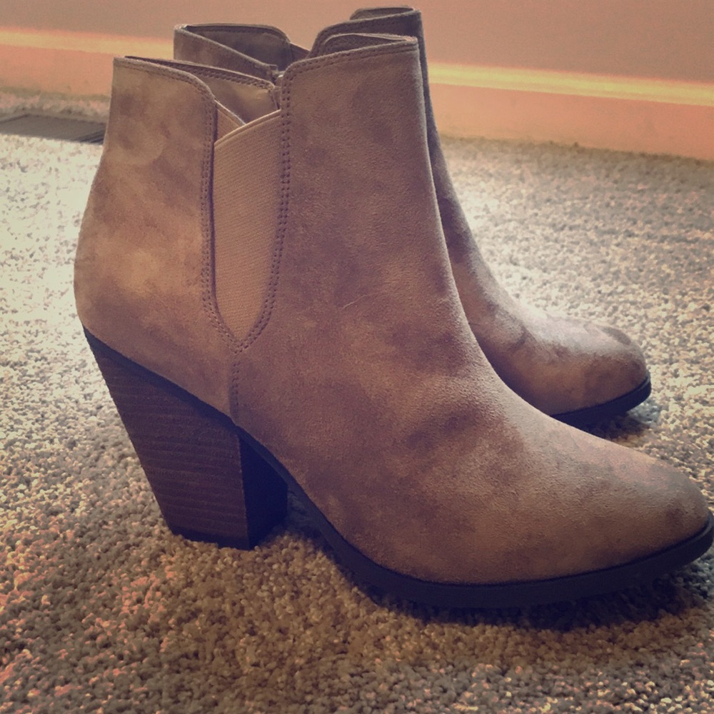 Mix No. 6 tan suede booties